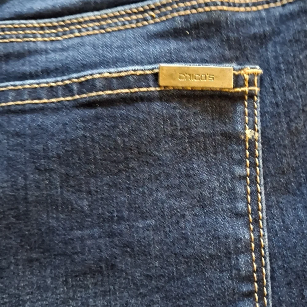 Chico's So Slimming Jeweled Jean Crop Pants Insm 26" Waist 30" Mid-rise Pre-own - Picture 12 of 13
